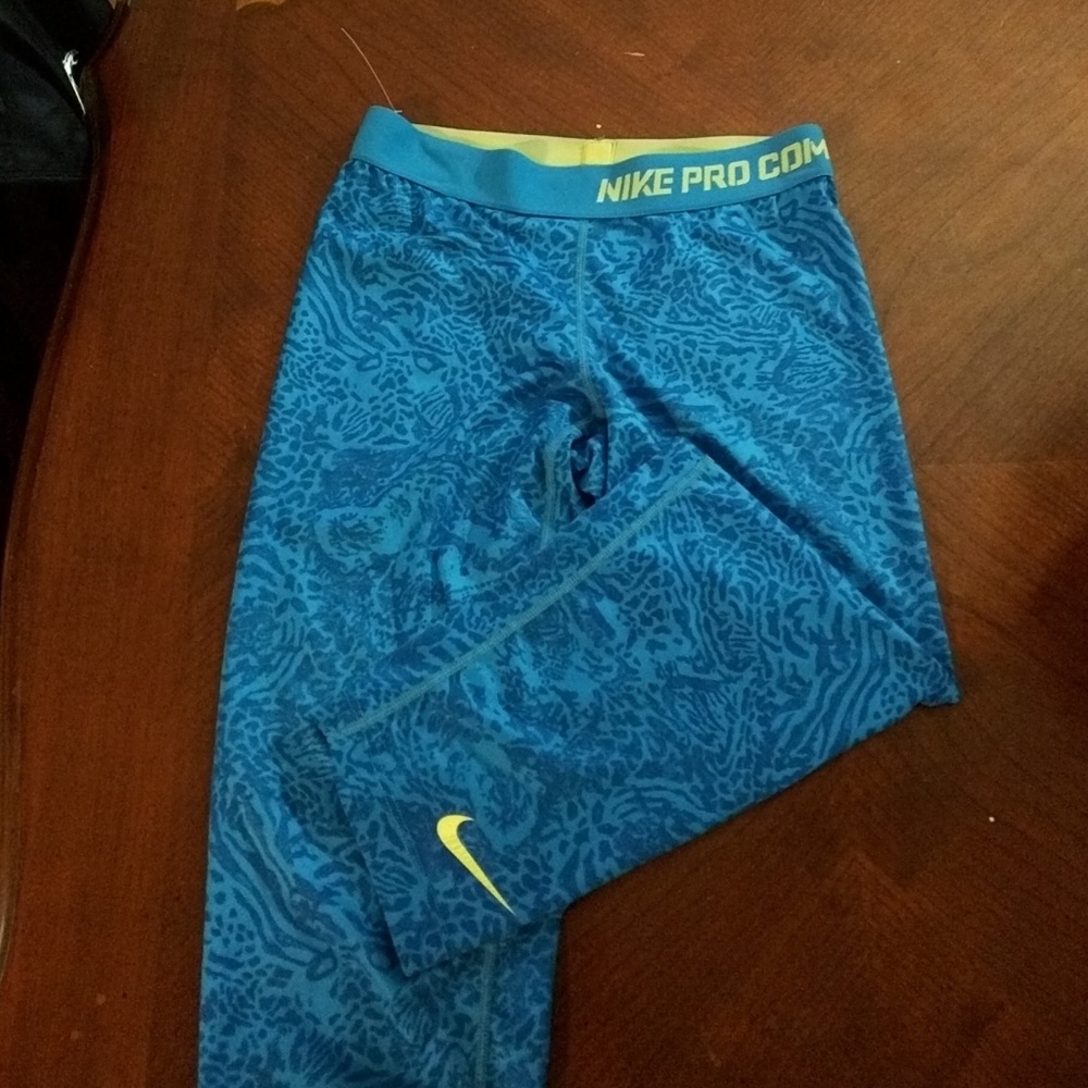 Nike capri